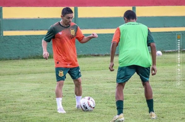 Promeiro gol da vitória coral sobre o sampaio correa. @Santa Cruz F.C.