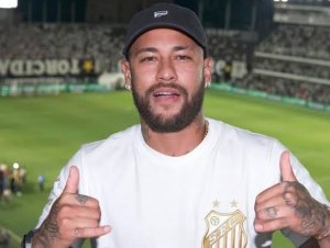 Neymar é top 20 na lista de atletas bilionários. Confira