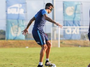 Com zagueiro sob proteção de máscara, Bahia encerra preparação para enfrentar o Grêmio