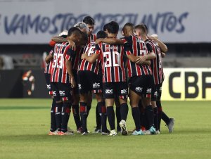 Confira a provável escalação do São Paulo para enfrentar o Vitória 