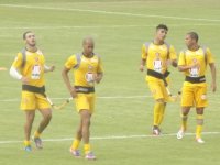 Doze jogadores participaram de atividades físicas no Vitória