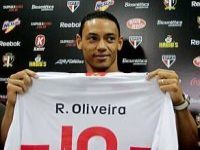 Atacante Ricardo Oliveira ganha força nos bastidores do Vitória
