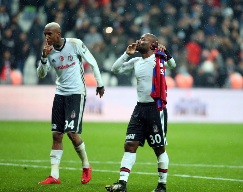 Brilhou! Talisca marca dois gols em vitória do Besiktas na Turquia