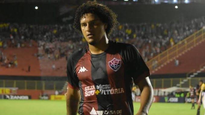 Sem clube desde que deixou o Vitória, Felipe Gedoz assina com o