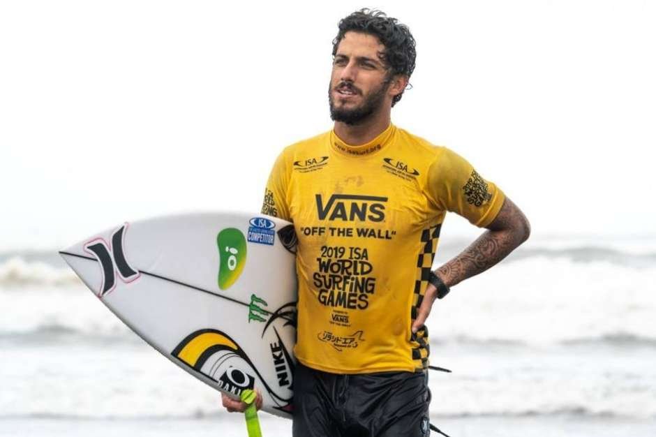 Filipe Toledo conquista título do Circuito Mundial de Surfe